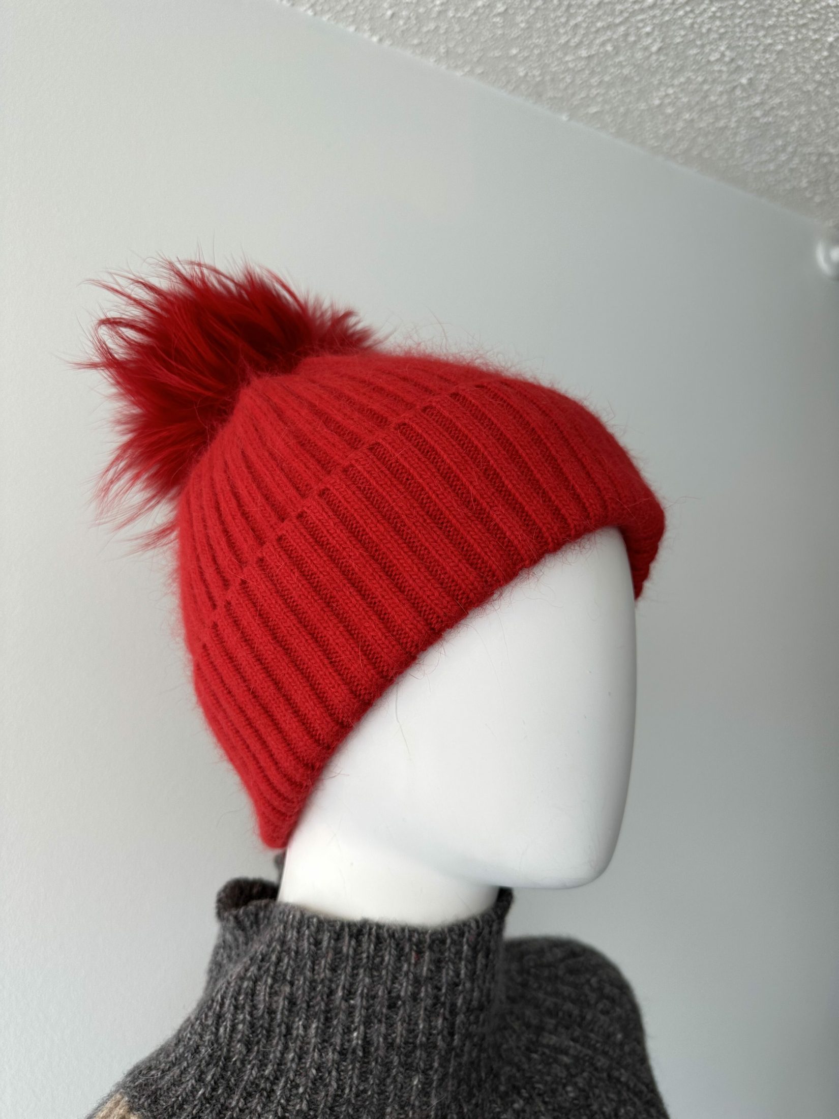 Linda Richards Fur Pom Hat- RED | Dawood